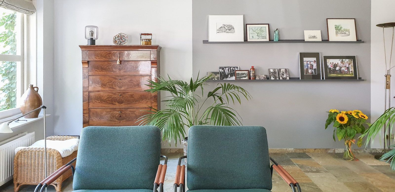 Bejaarden lassen verzending Oude en nieuwe meubels combineren tot een passend ontwerp